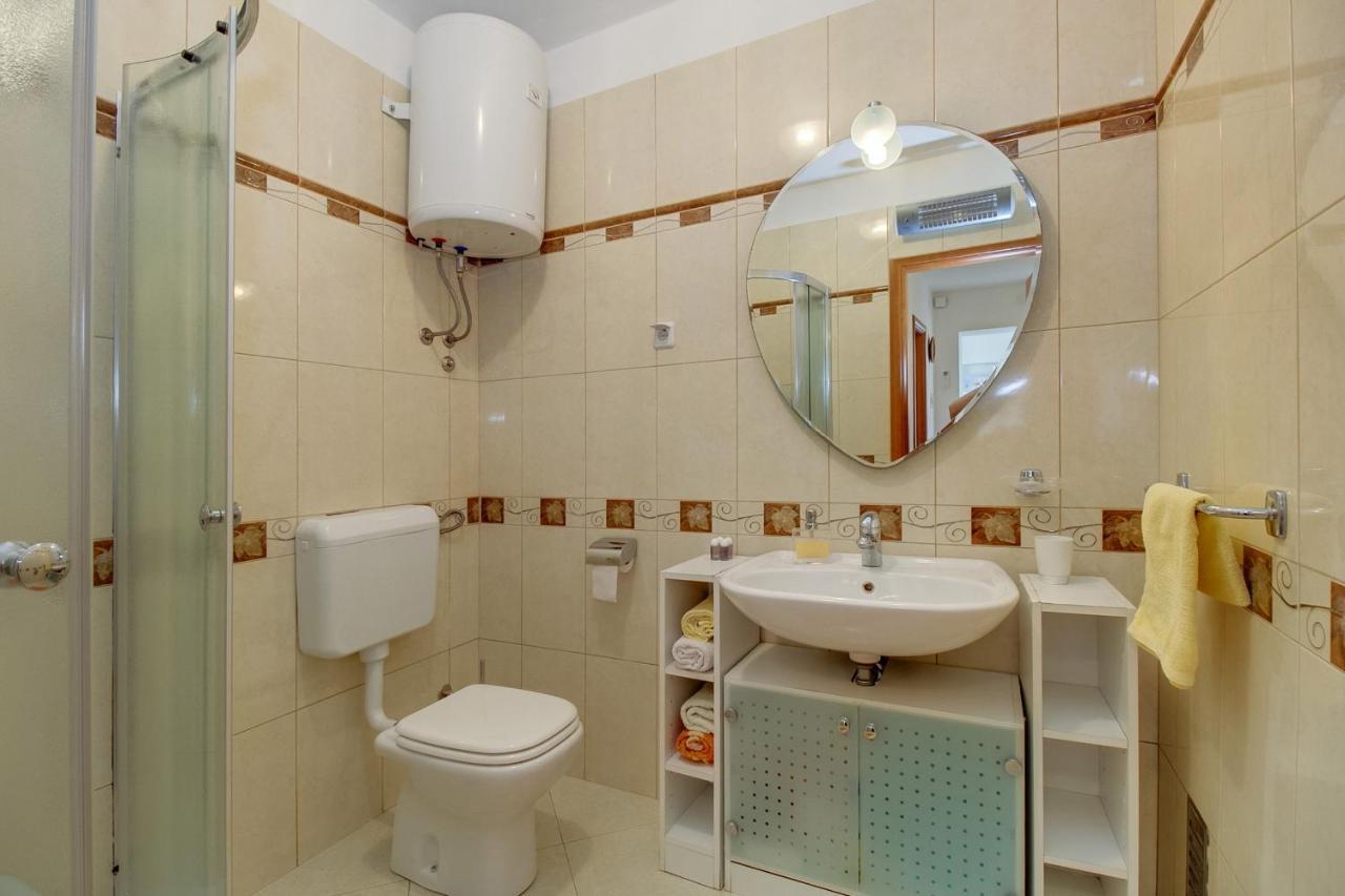 Apartman Mirjana 1 말리로시니 외부 사진